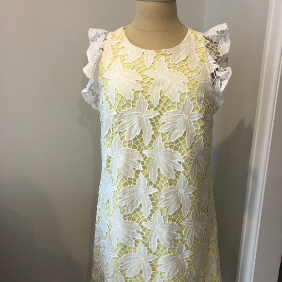 Tahari Dresses & Skirts - Tahari Women's Dress Size 6 Petite